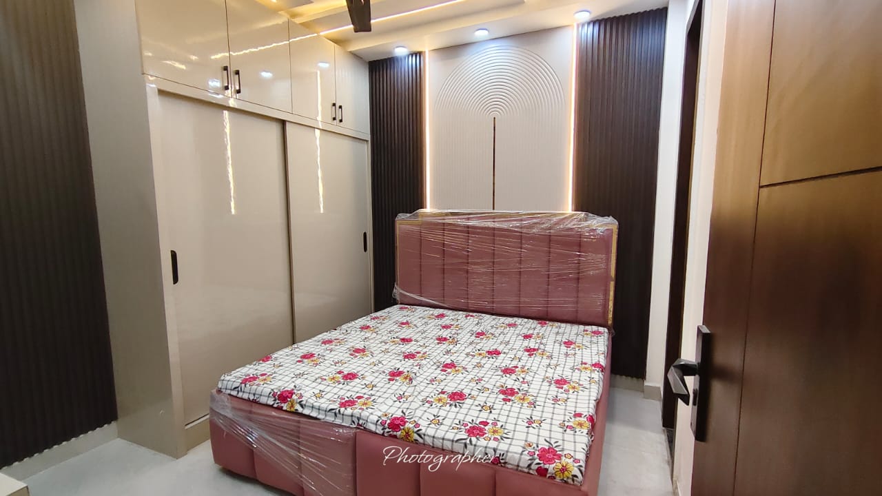 3 BHK Flat for Sale in Mohan Garden, Rama Park Road – Front Side | Lift & Parking