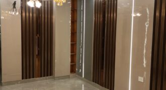 4 Bhk Flat 110 Gaj in Old Palam Road 2nd