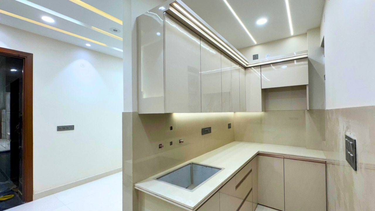 1 BHK Flat for Sale in Dwarka Mor, New Delhi