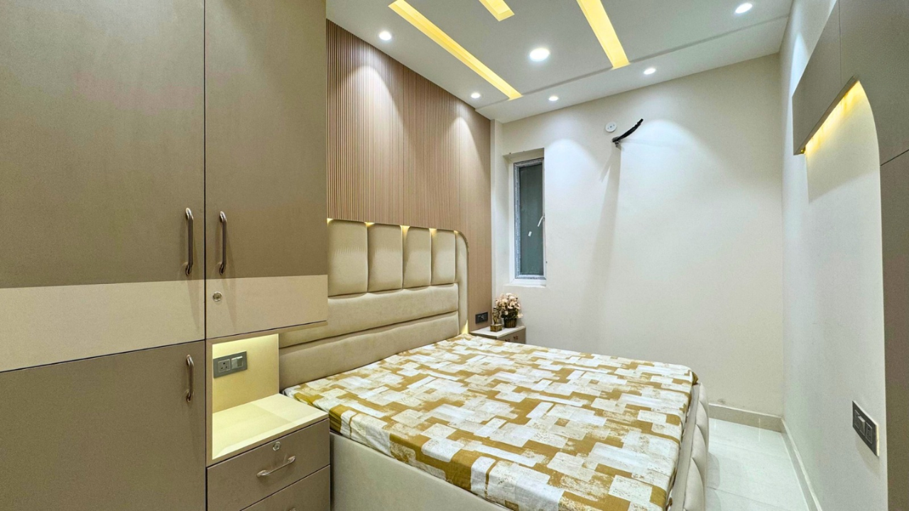 🏡 2 BHK Flat for Sale – Mohan Garden, Dwarka Mor