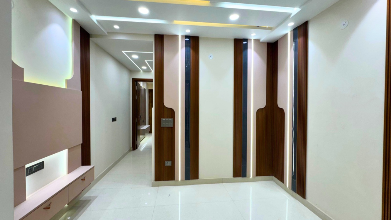 🏡 2 BHK Flat for Sale – Mohan Garden, Dwarka Mor