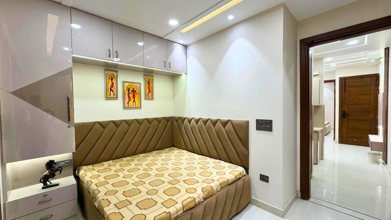 🏡 2 BHK Flat for Sale – Mohan Garden, Dwarka Mor