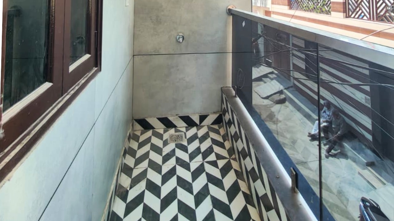 3 BHK Flat in Mohan Garden, Uttam Nagar, Delhi