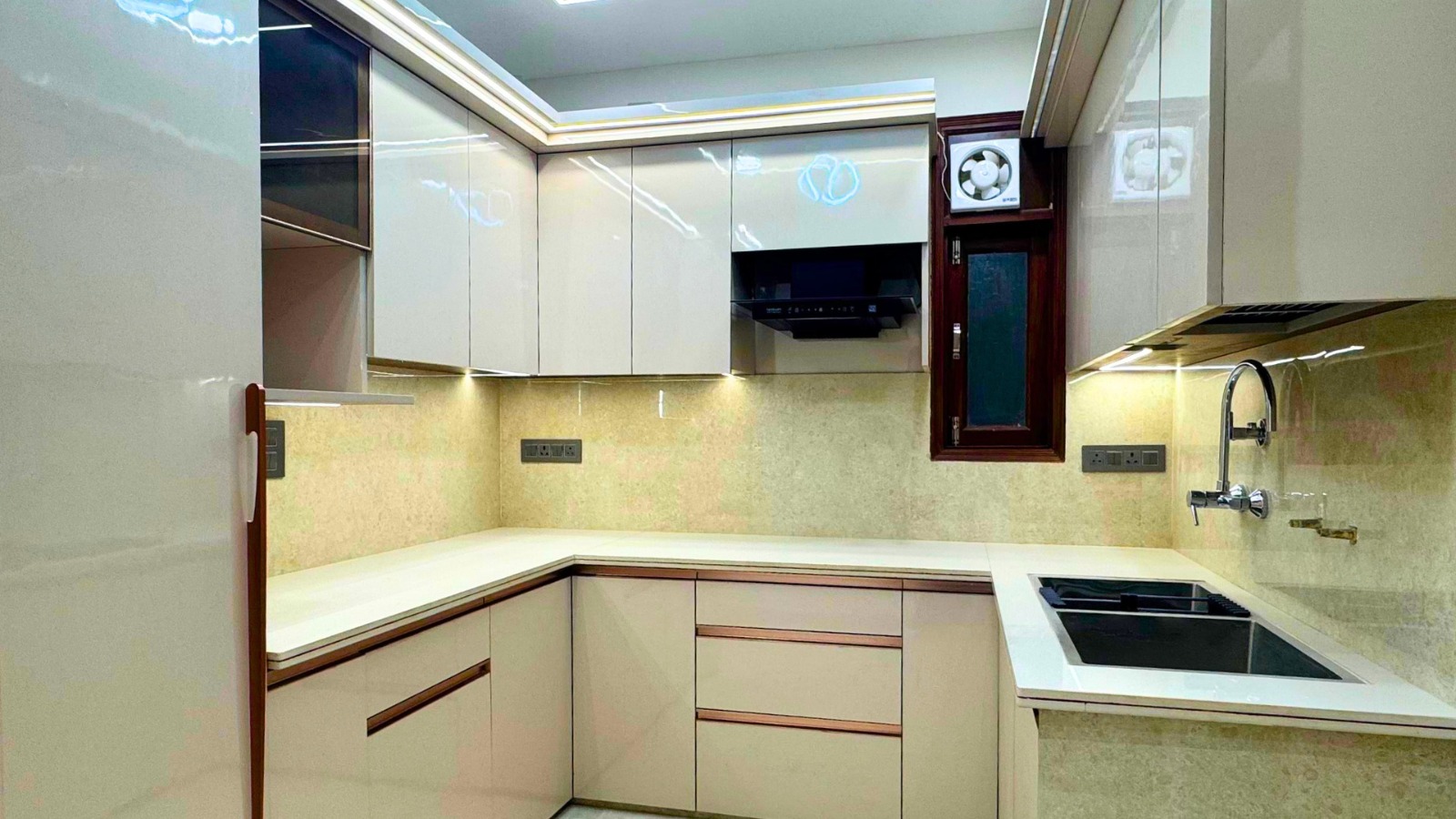 L-Type 3BHK Flat for Sale in Kiran Garden, Nawada, Delhi