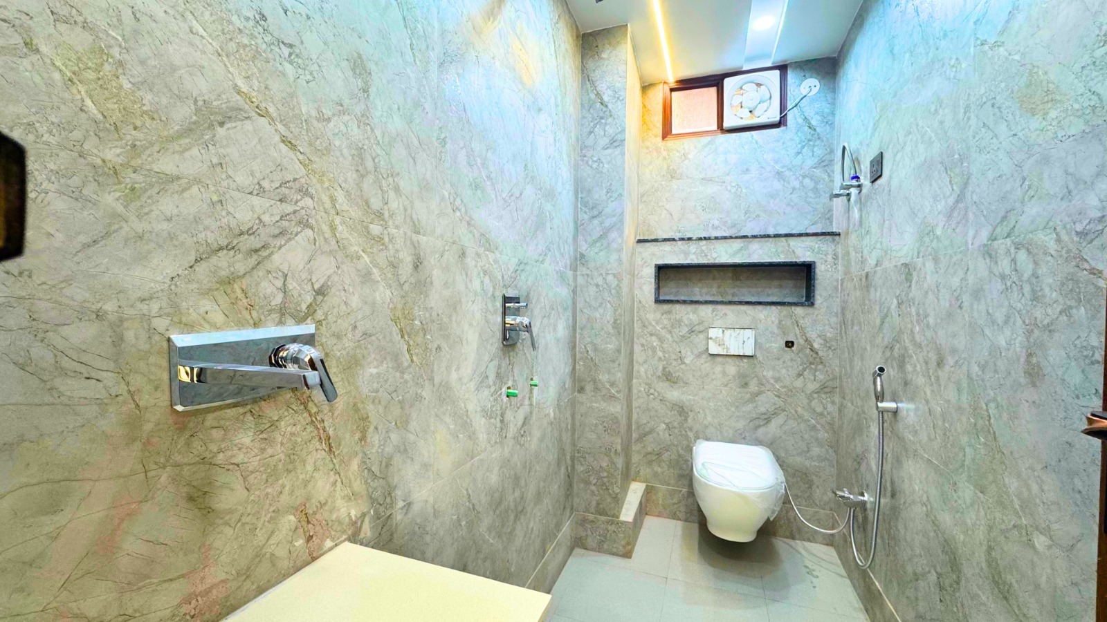 L-Type 3BHK Flat for Sale in Kiran Garden, Nawada, Delhi