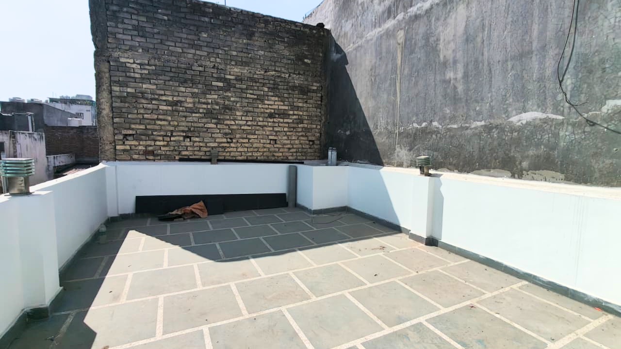 Jad Se Makan – Independent House for Sale in Mohan Garden, West Delhi