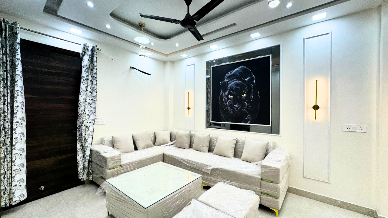 Front Facing 2 BHK Flat in Dwarka Mor – Close to Metro Station