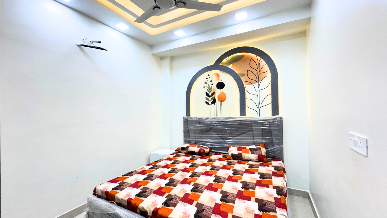 Front Facing 2 BHK Flat in Dwarka Mor – Close to Metro Station
