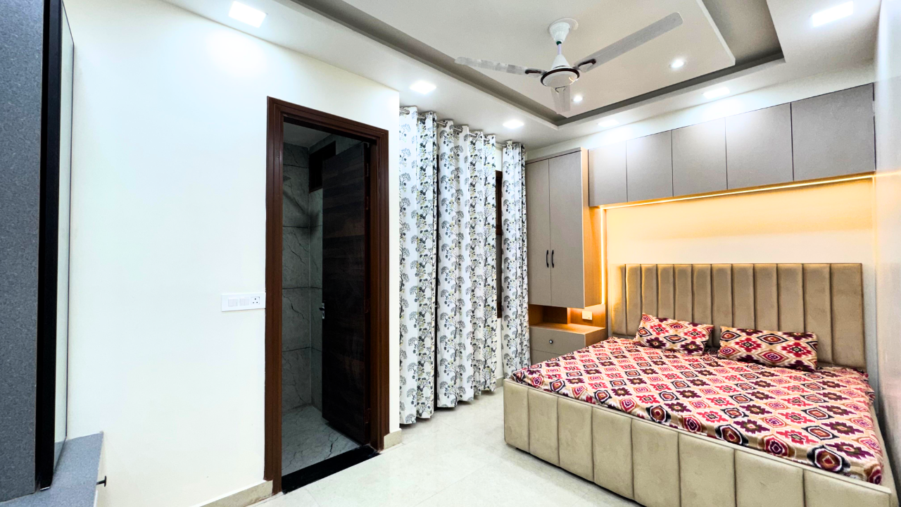 Front Facing 2 BHK Flat in Dwarka Mor – Close to Metro Station