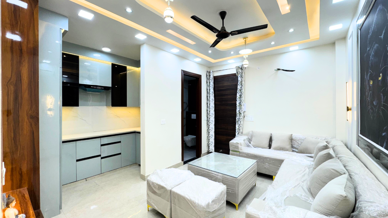 Front Facing 2 BHK Flat in Dwarka Mor – Close to Metro Station