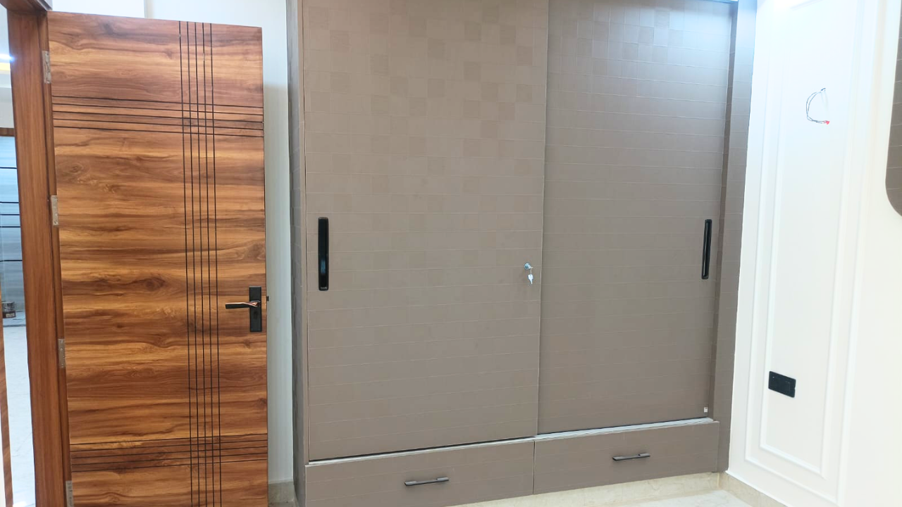 Premium 4 BHK Flat Near Nawada Metro Station | Sainik Nagar Best Price