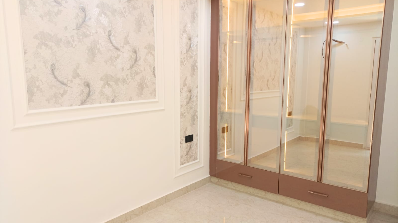 Premium 4 BHK Flat Near Nawada Metro Station | Sainik Nagar Best Price