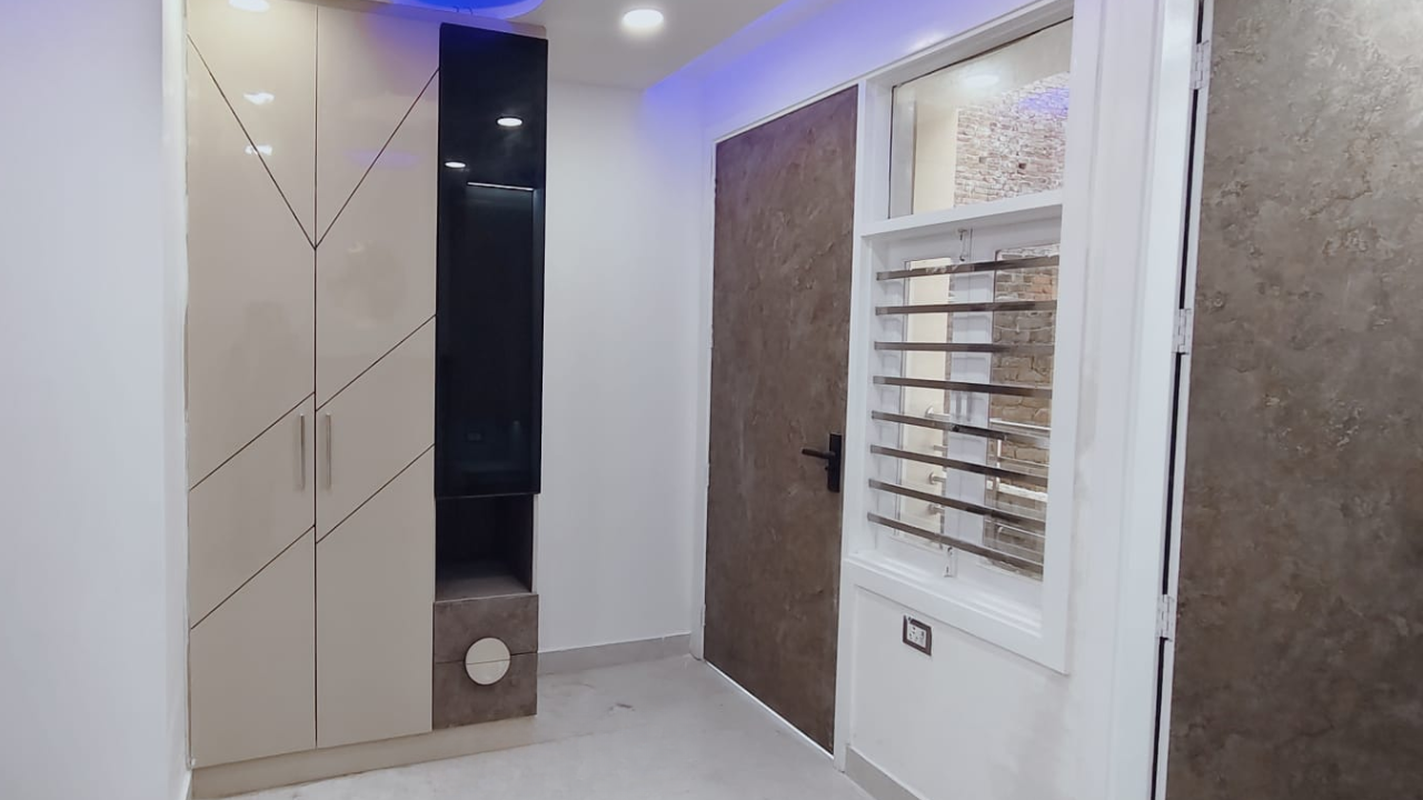 Spacious 1 BHK Flat in Mohan Garden, Dwarka Mor – Ready to Move