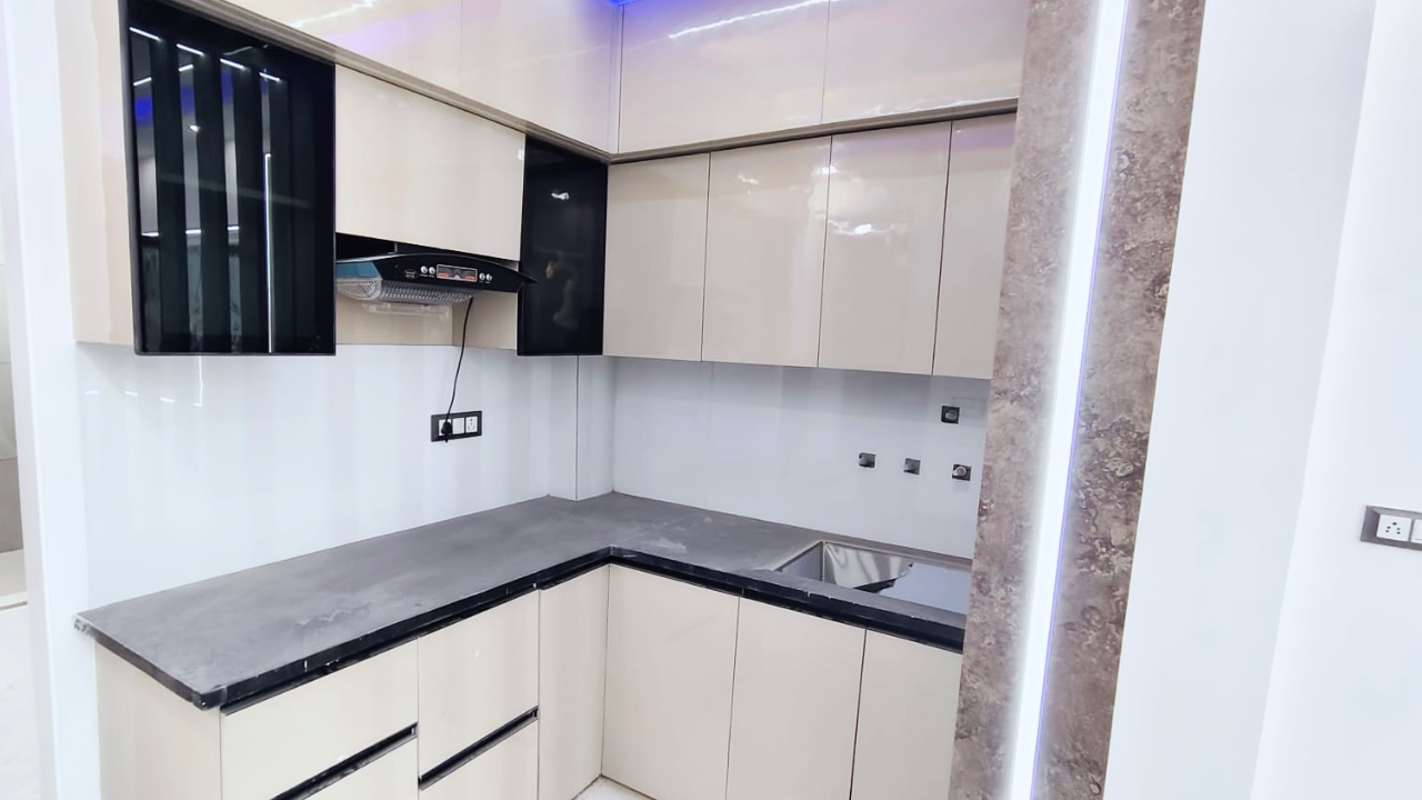 Spacious 1 BHK Flat in Mohan Garden, Dwarka Mor – Ready to Move