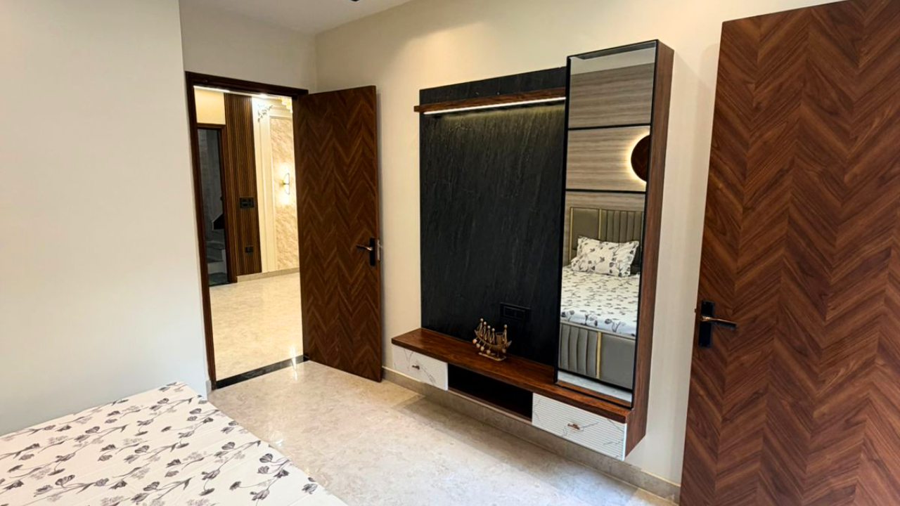 Spacious 1 BHK Flat in Dwarka, Delhi – Prime Location