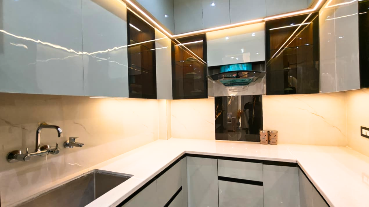 Spacious Front Facing 4 BHK Flat in Mohan Garden, Nawada, Delhi