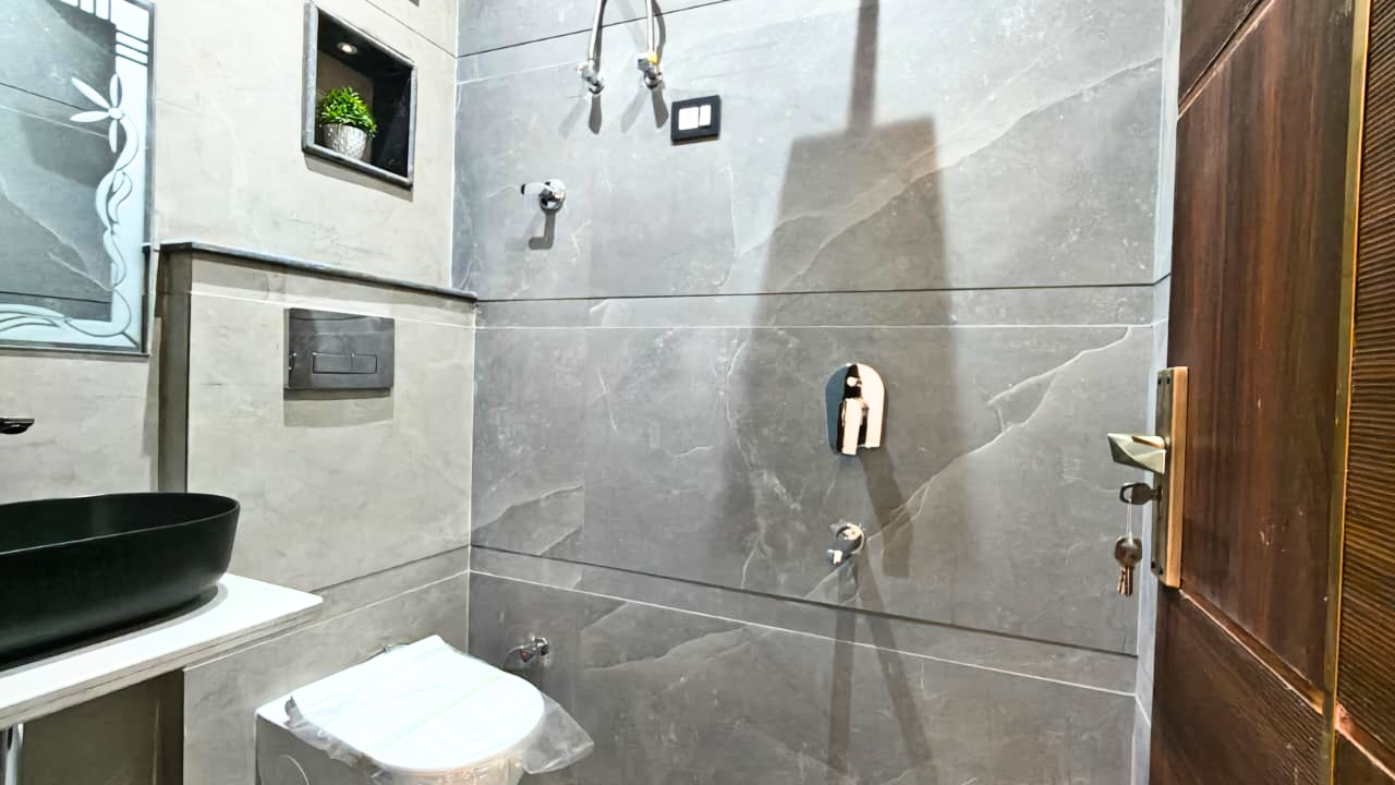 Spacious Front Facing 4 BHK Flat in Mohan Garden, Nawada, Delhi