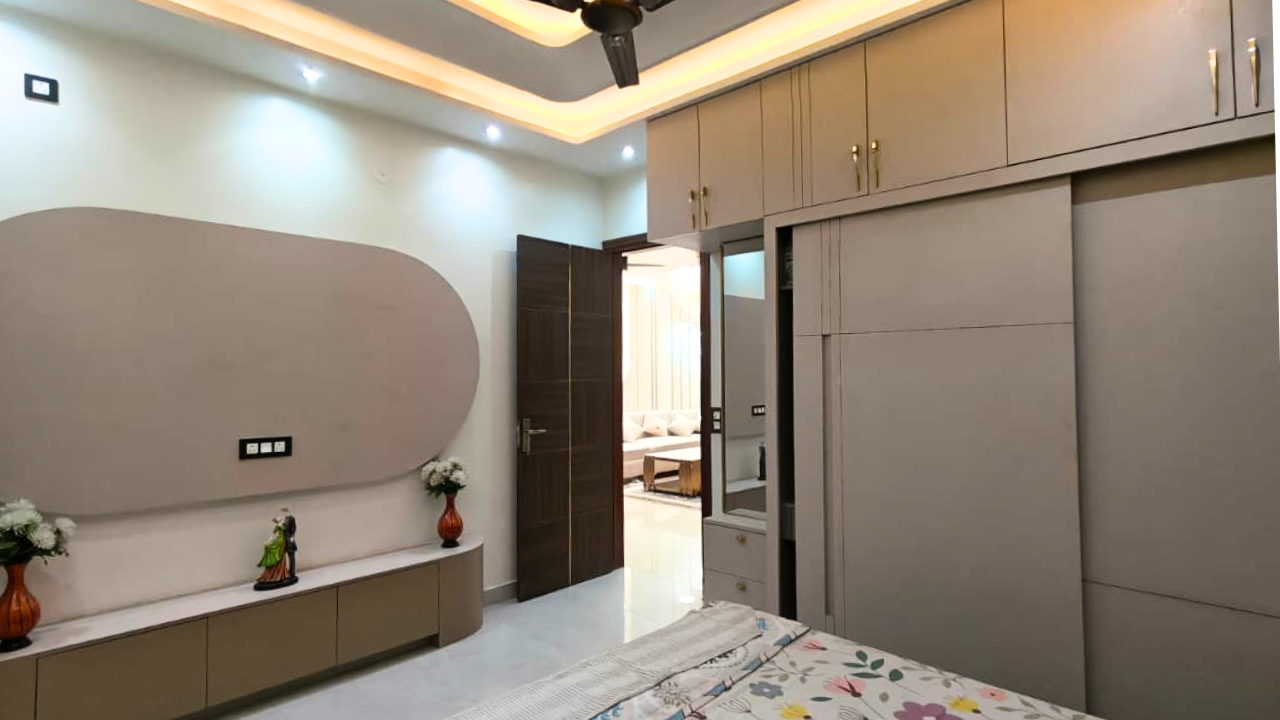 Spacious Front Facing 4 BHK Flat in Mohan Garden, Nawada, Delhi