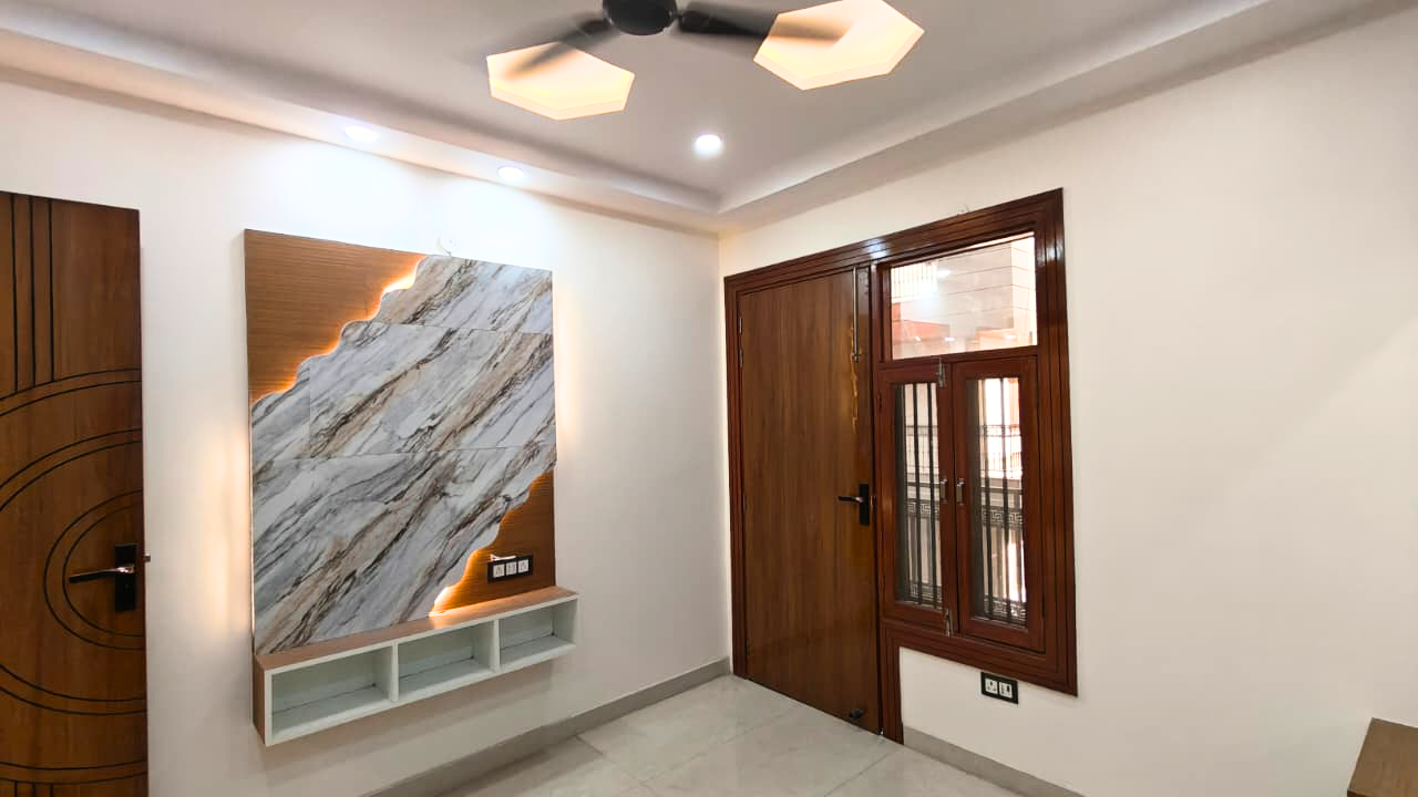 Spacious 4 BHK Flats in Delhi Under 1 Crore | 4 BHK Flat in Kiran Garden Near Nawada Metro