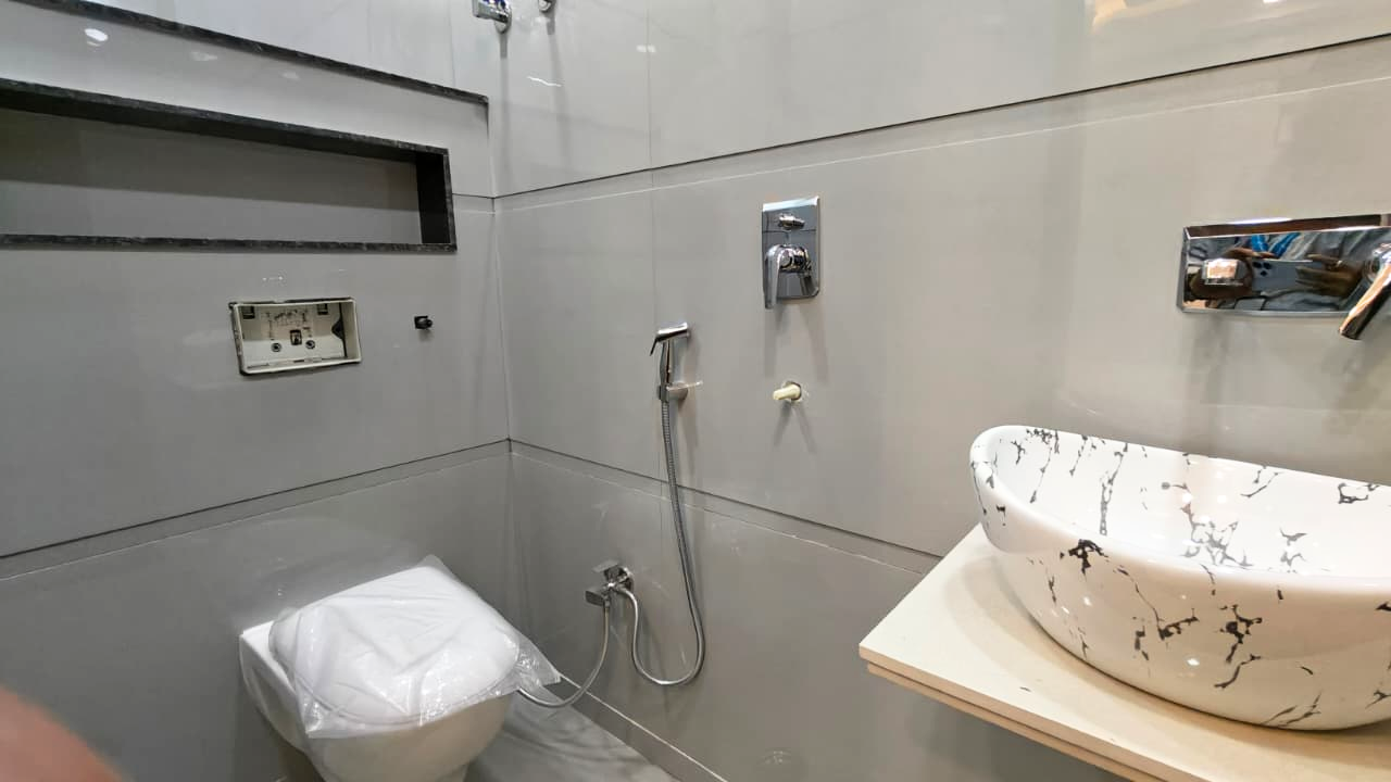 Ready to Move 3 BHK Flat in Kiran Garden Near Nawada Metro