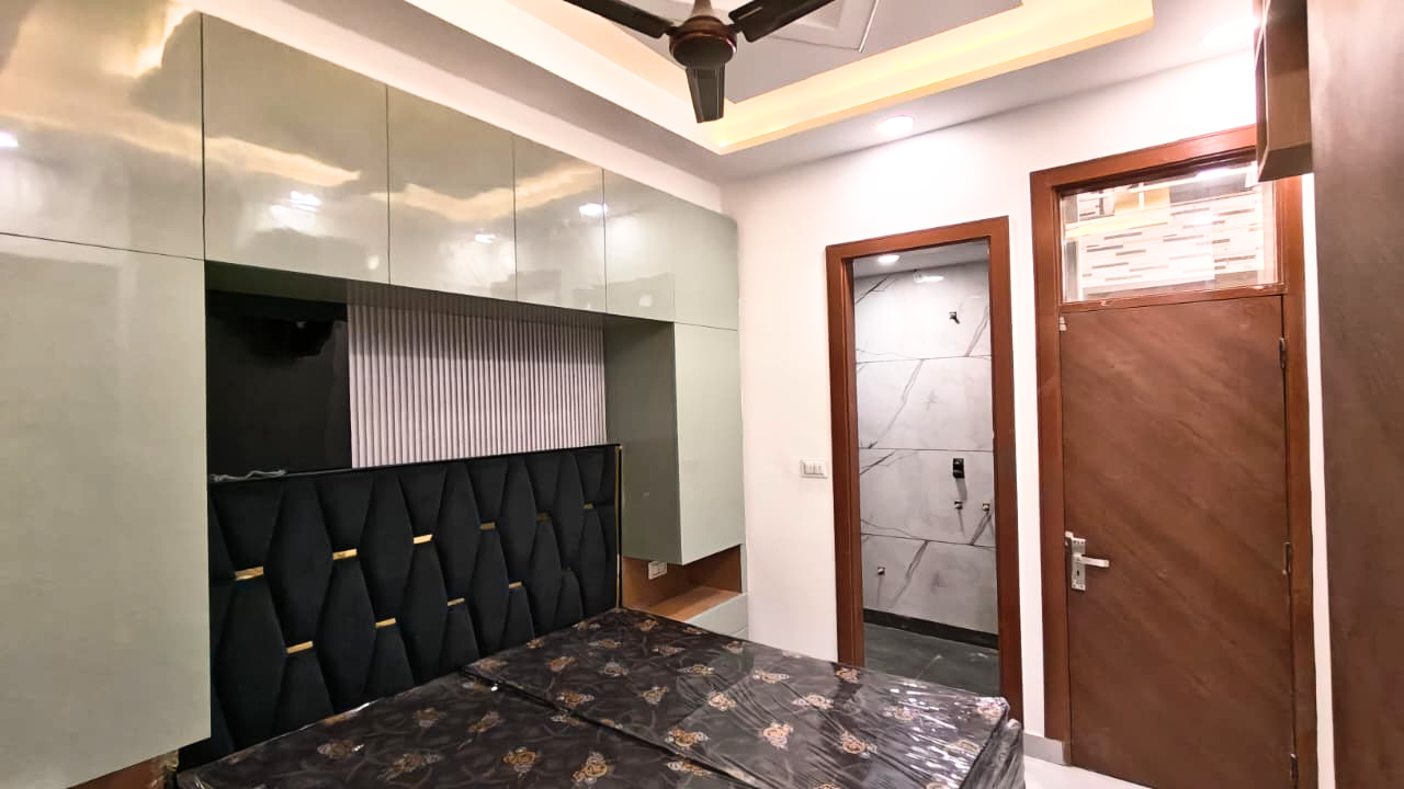 2 Side Open 2 BHK Flat in Jain Road, Mohan Garden Under 35 Lakhs