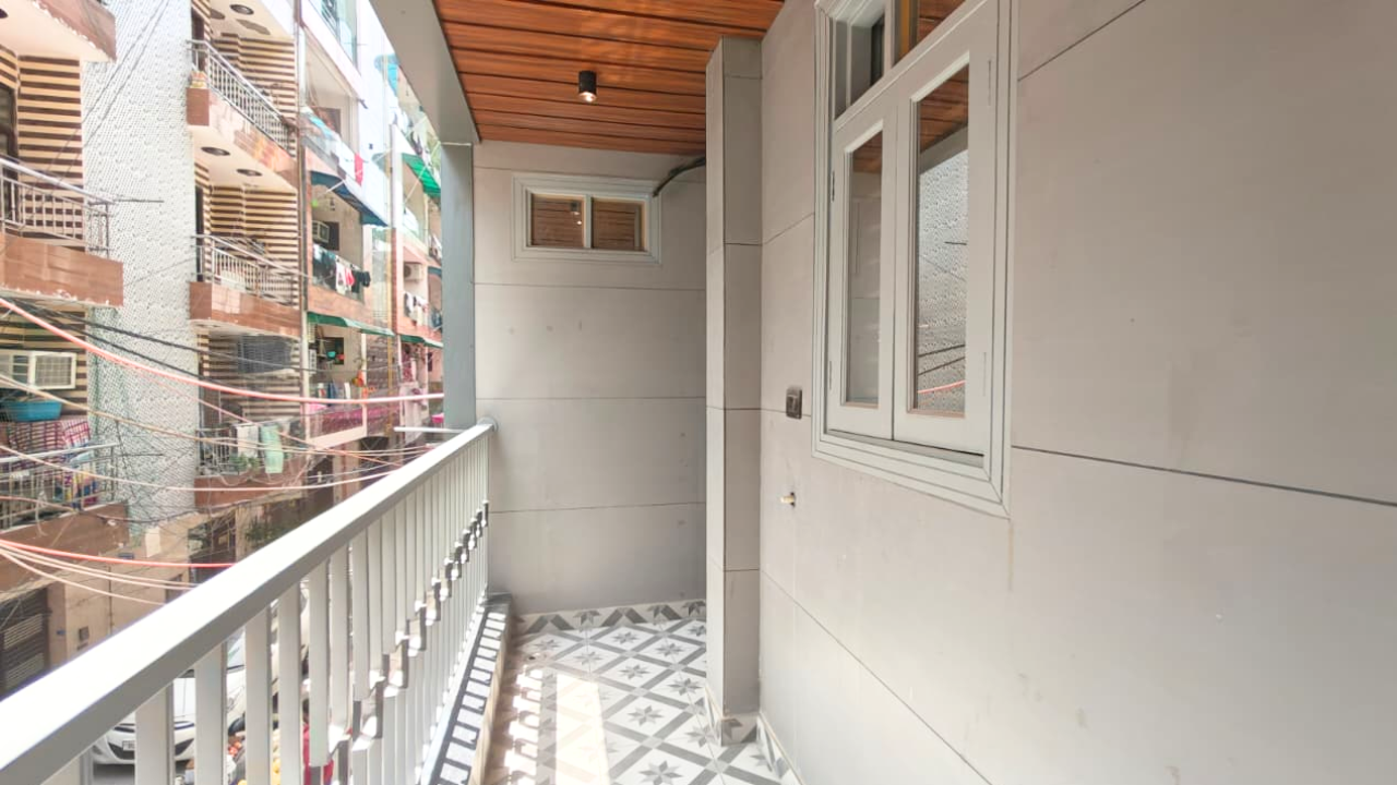 Modern Fully Furnished 3 BHK Flat Near Dwarka Mor Metro | Best Deal Available