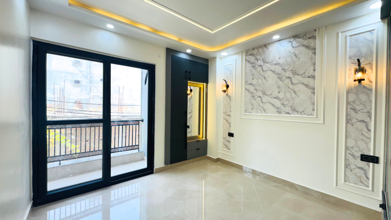 Spacious 3 BHK Independent Floor in Dwarka Mor | Ready to Move Near Metro