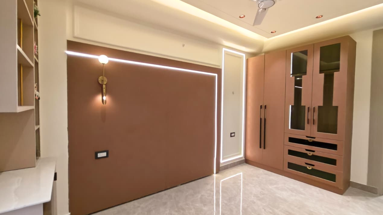 Two Sided Open 3 BHK Flat in Sainik Nagar Near Nawada Metro | Prime Location Home
