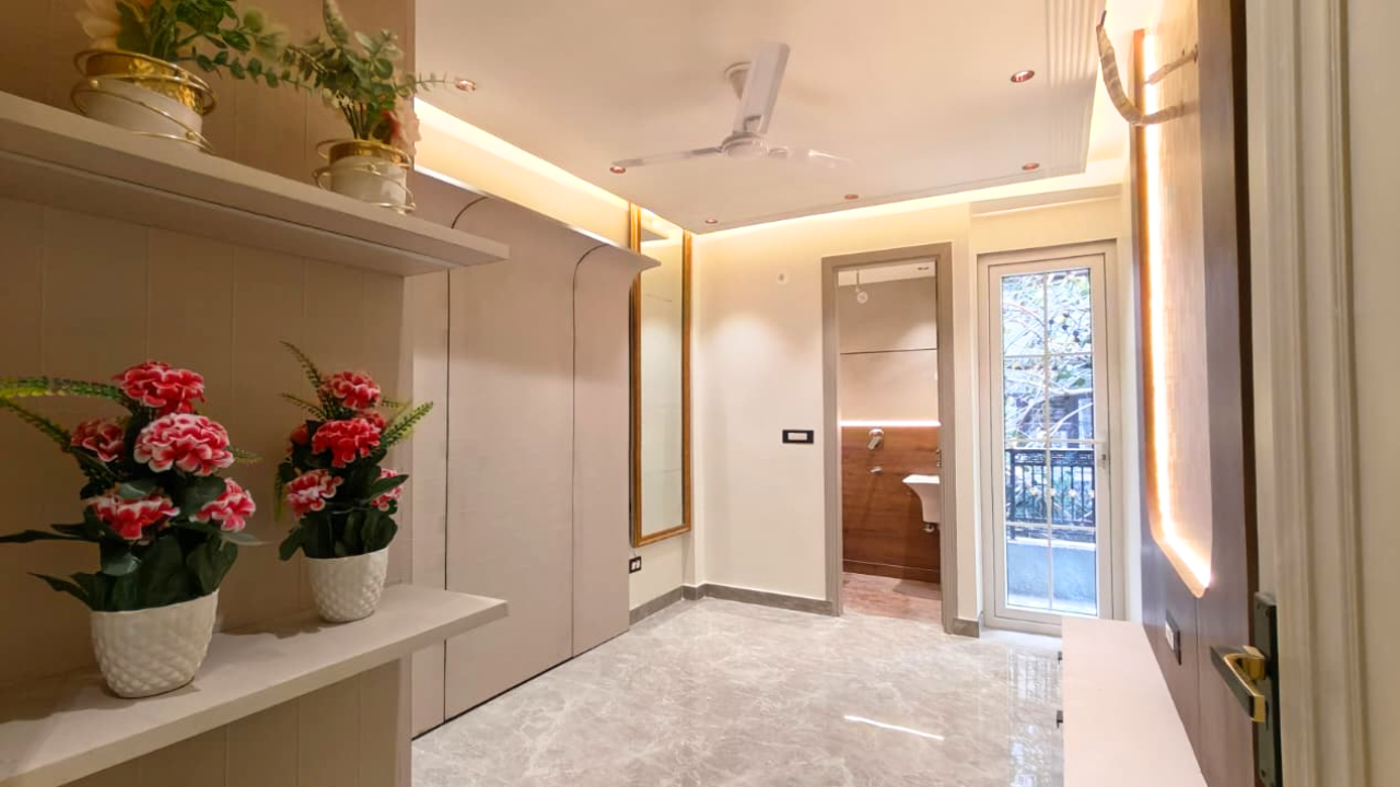 Two Sided Open 3 BHK Flat in Sainik Nagar Near Nawada Metro | Prime Location Home