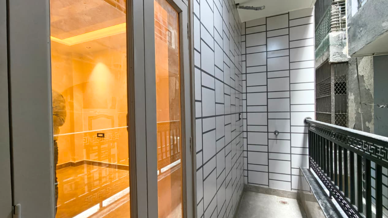 Two Sided Open 3 BHK Flat in Sainik Nagar Near Nawada Metro | Prime Location Home