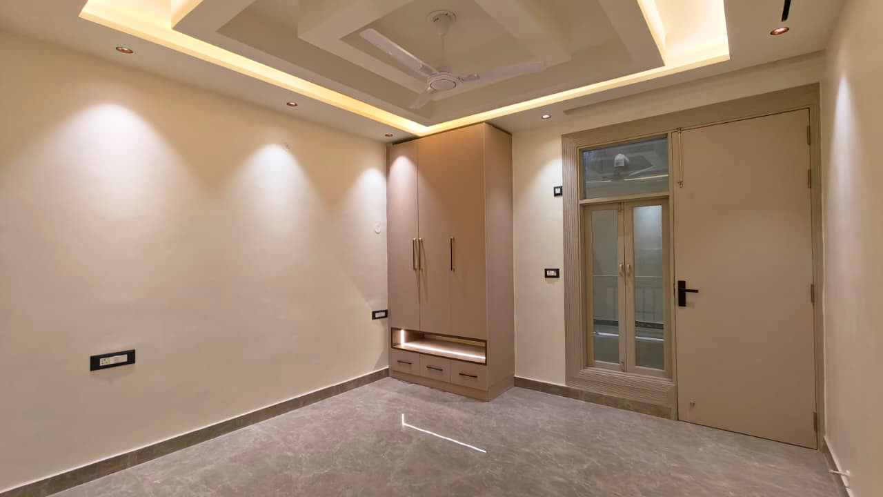 Two Sided Open 3 BHK Flat in Sainik Nagar Near Nawada Metro | Prime Location Home