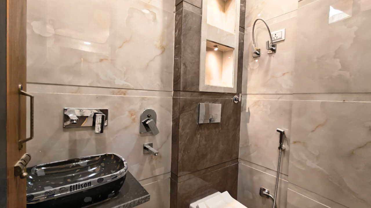 Spacious 3 BHK Flat Near Nawada Metro | Great Connectivity