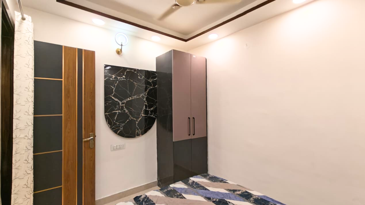 Prime Location 2 BHK Front Side Flat Near Nawada Metro, Mohan Garden