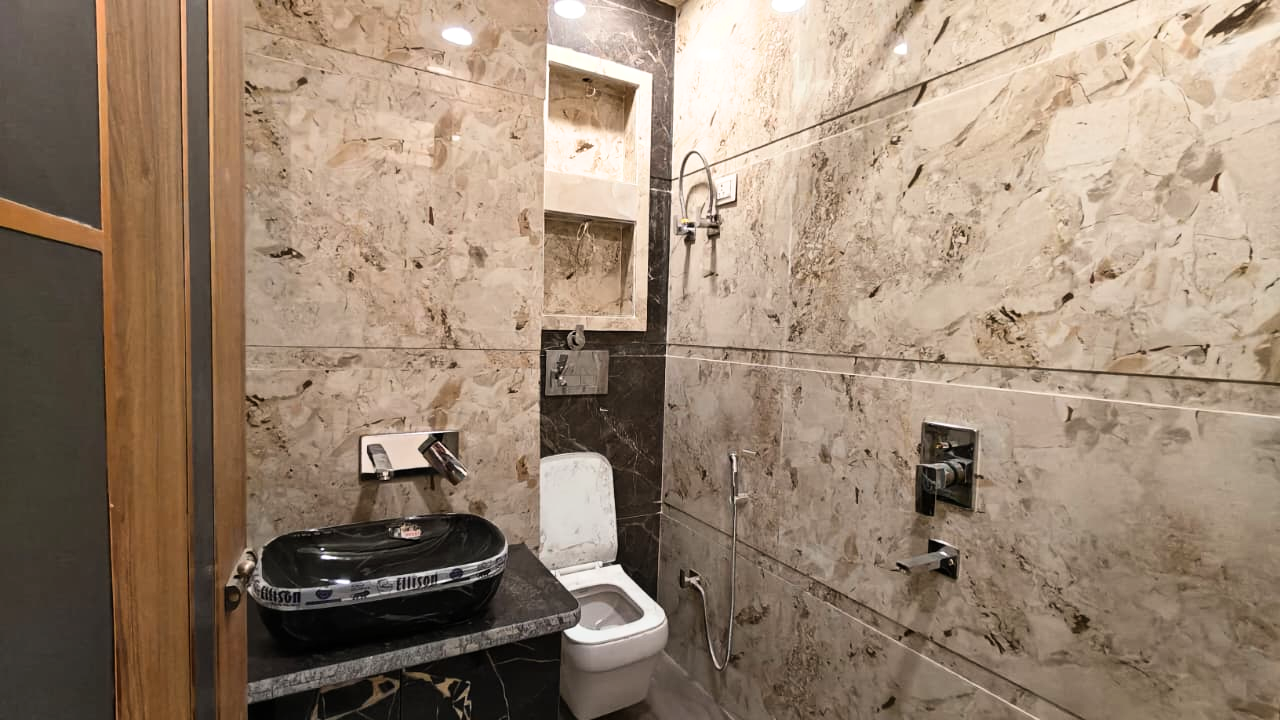Prime Location 2 BHK Front Side Flat Near Nawada Metro, Mohan Garden