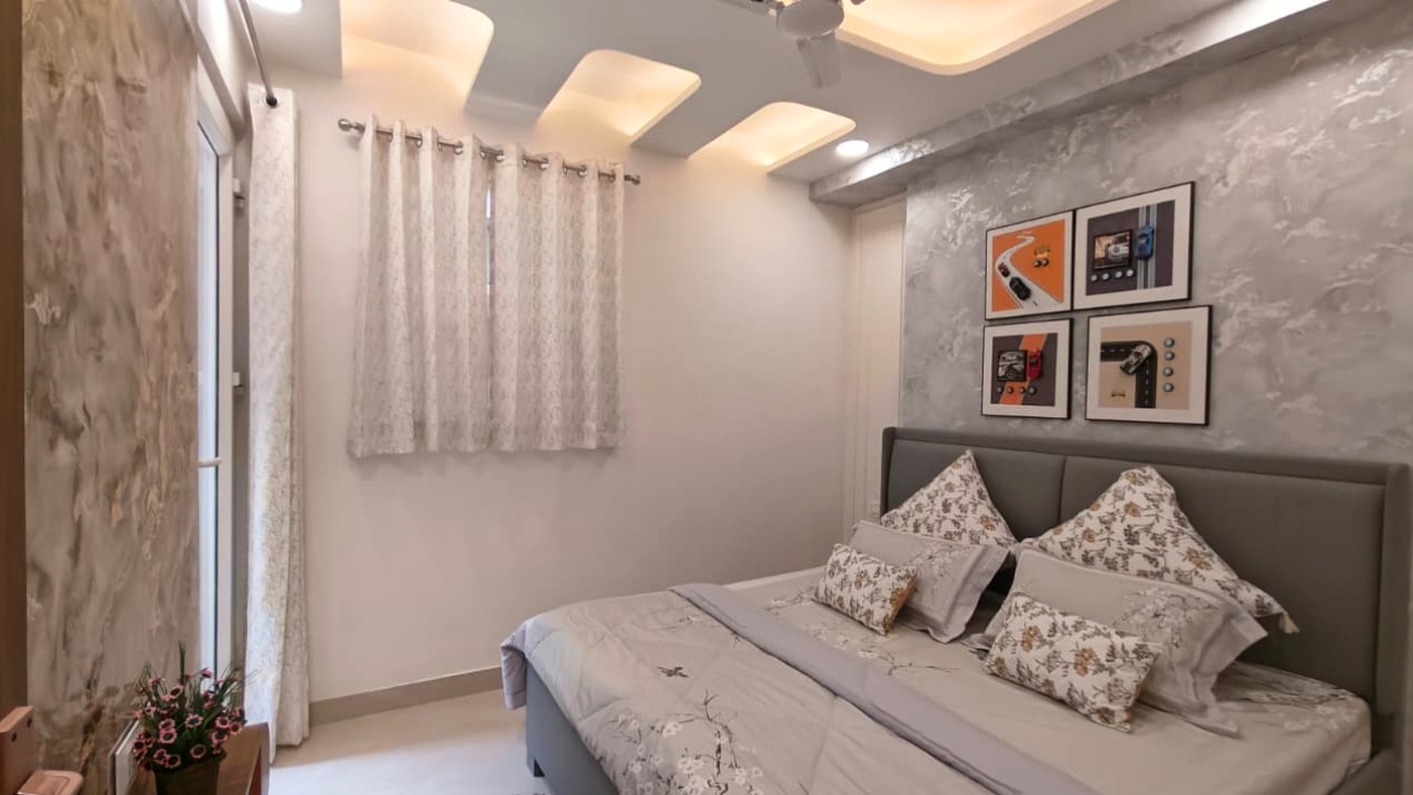 Semi-Furnished 3 BHK Flat for Sale in Mohan Garden, Delhi