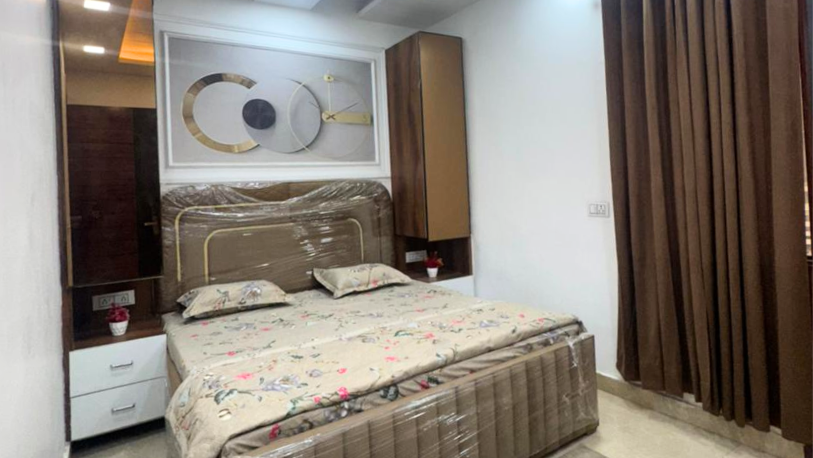 Premium 3BHK Flat in Dwarka Mor, Delhi | Front Side Unit