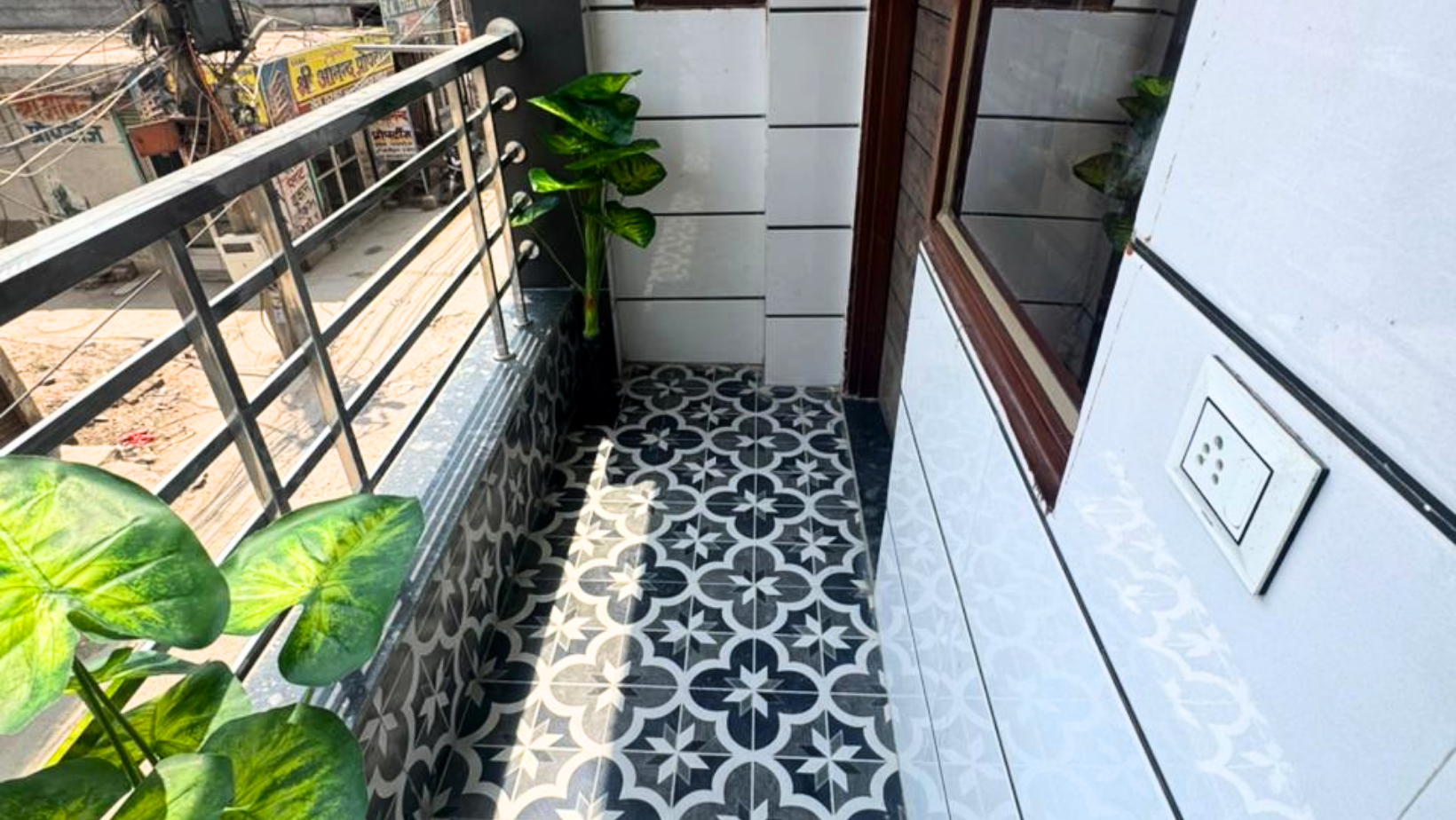 Premium 3BHK Flat in Dwarka Mor, Delhi | Front Side Unit