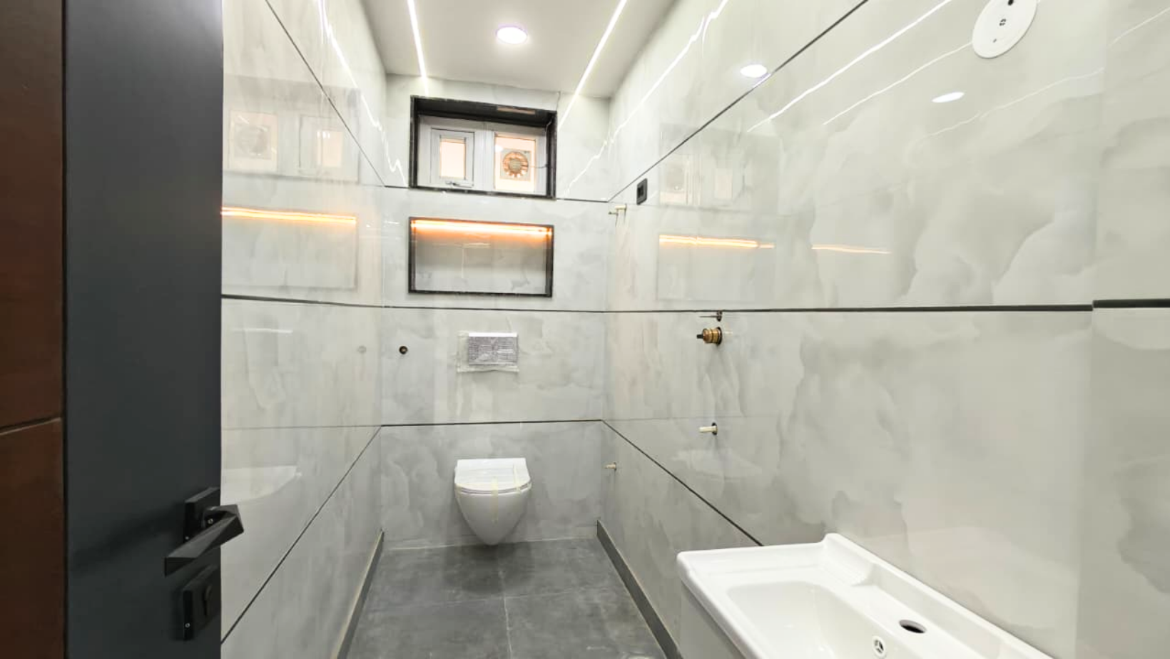Spacious 3 BHK Flat for Sale in Jain Road, Mohan Garden | Near Nawada Metro, West Delhi