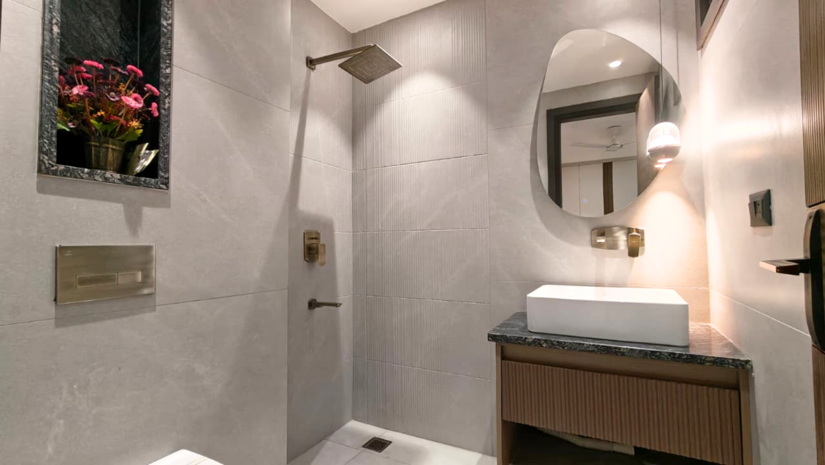 Luxury 4BHK Society Flat Near Nawada Metro for Sale in Delhi