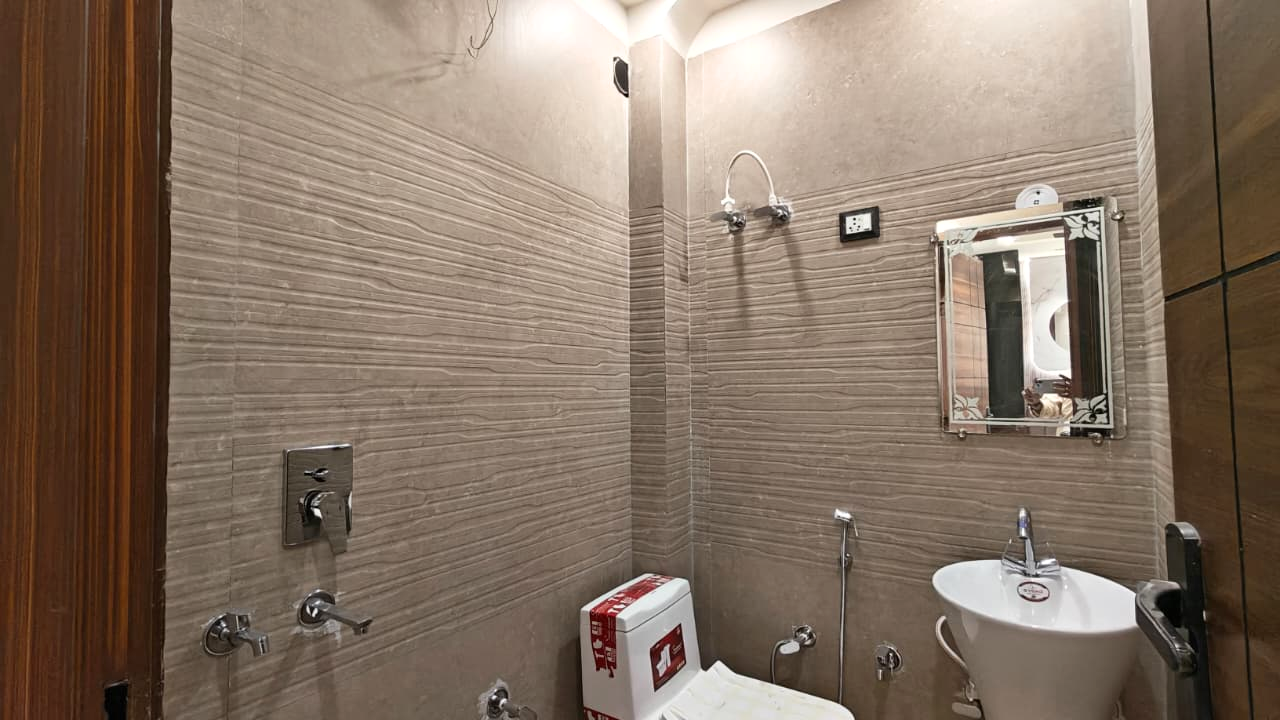 Premium 3BHK Flat with Modern Amenities in Mohan Garden, Delhi