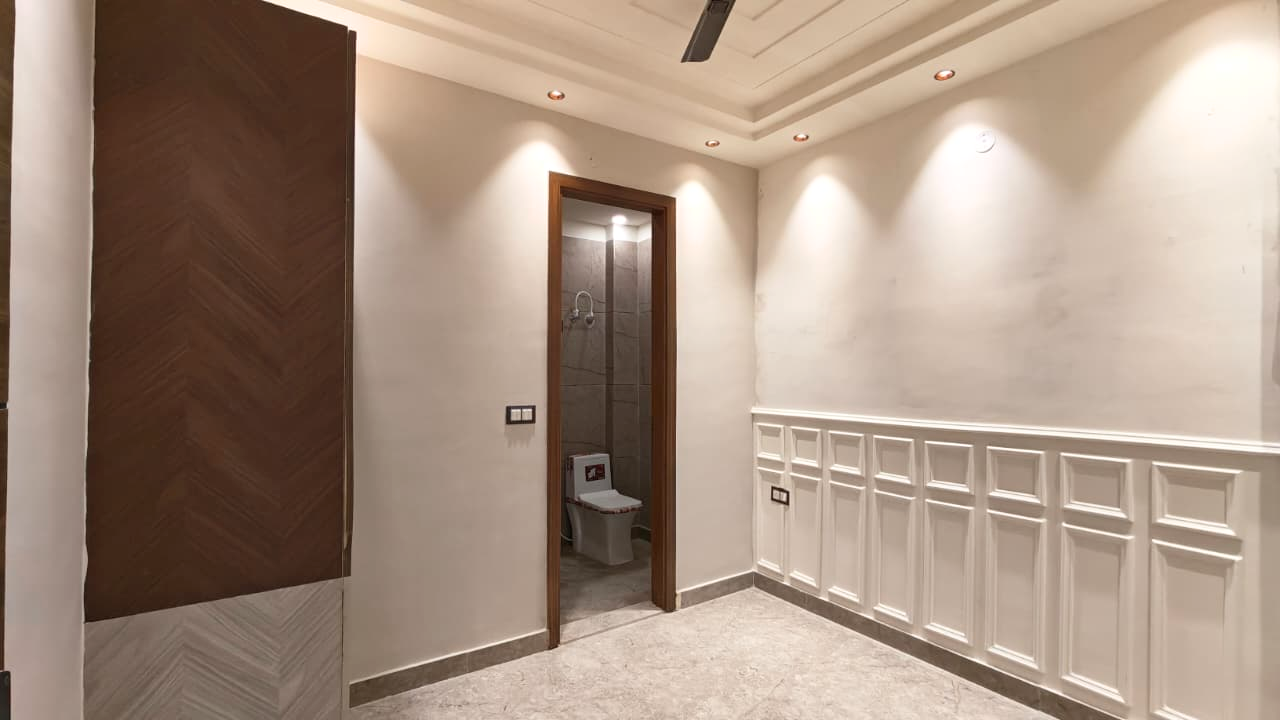 Premium 3BHK Flat with Modern Amenities in Mohan Garden, Delhi
