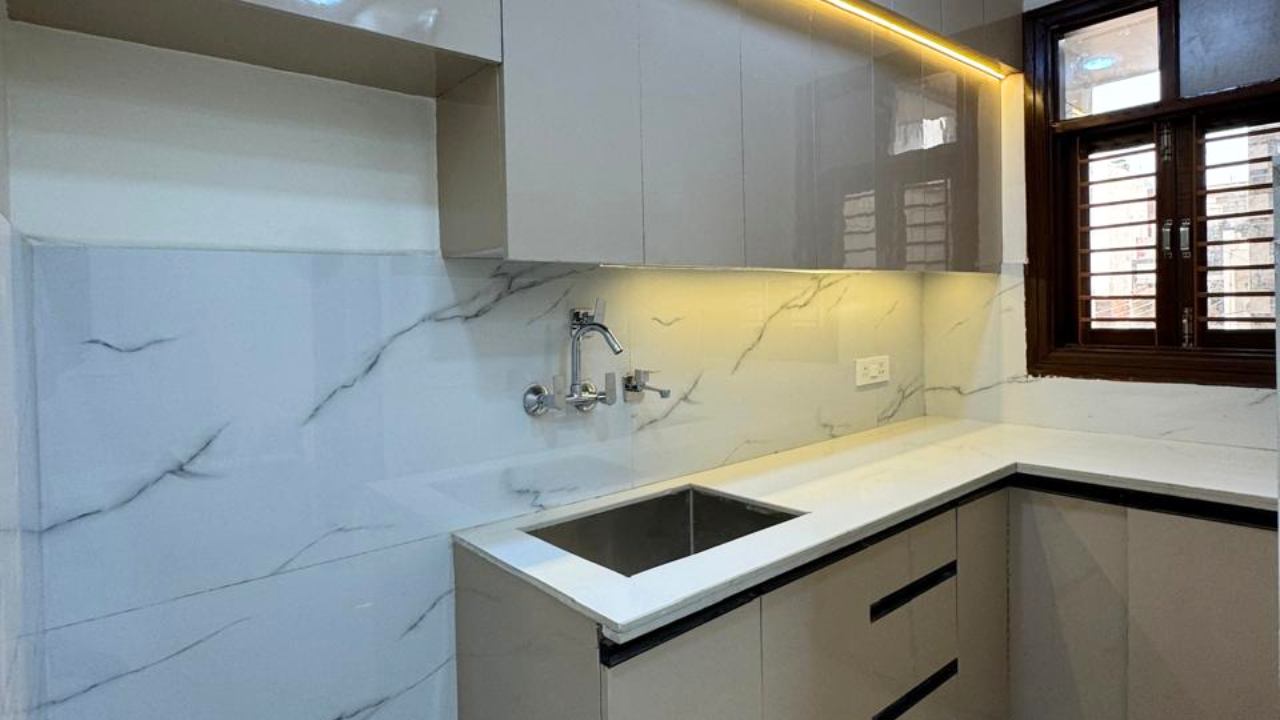 Low Budget 1BHK Flat for Sale in Mohan Garden, Dwarka Mor Delhi