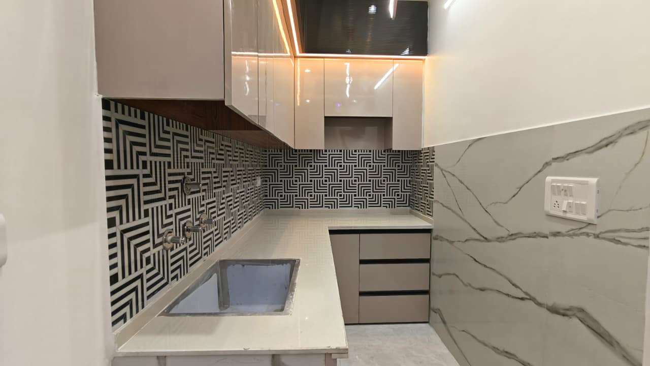 Ready to Move 2 BHK Flat in Mohan Garden, Jagdish Apartment Near Nawada Extension