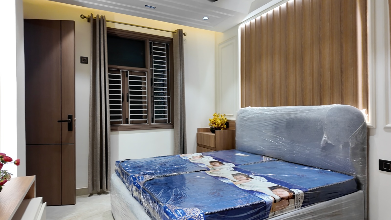 Ready to Move 4 BHK Flat on Gurudwara Road, Mohan Garden, Delhi Near Nawada