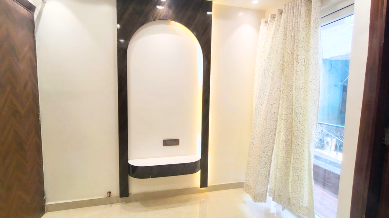 Ready to Move 3BHK Flat for Sale in Mansa Ram Park Dwarka Mor Near Metro