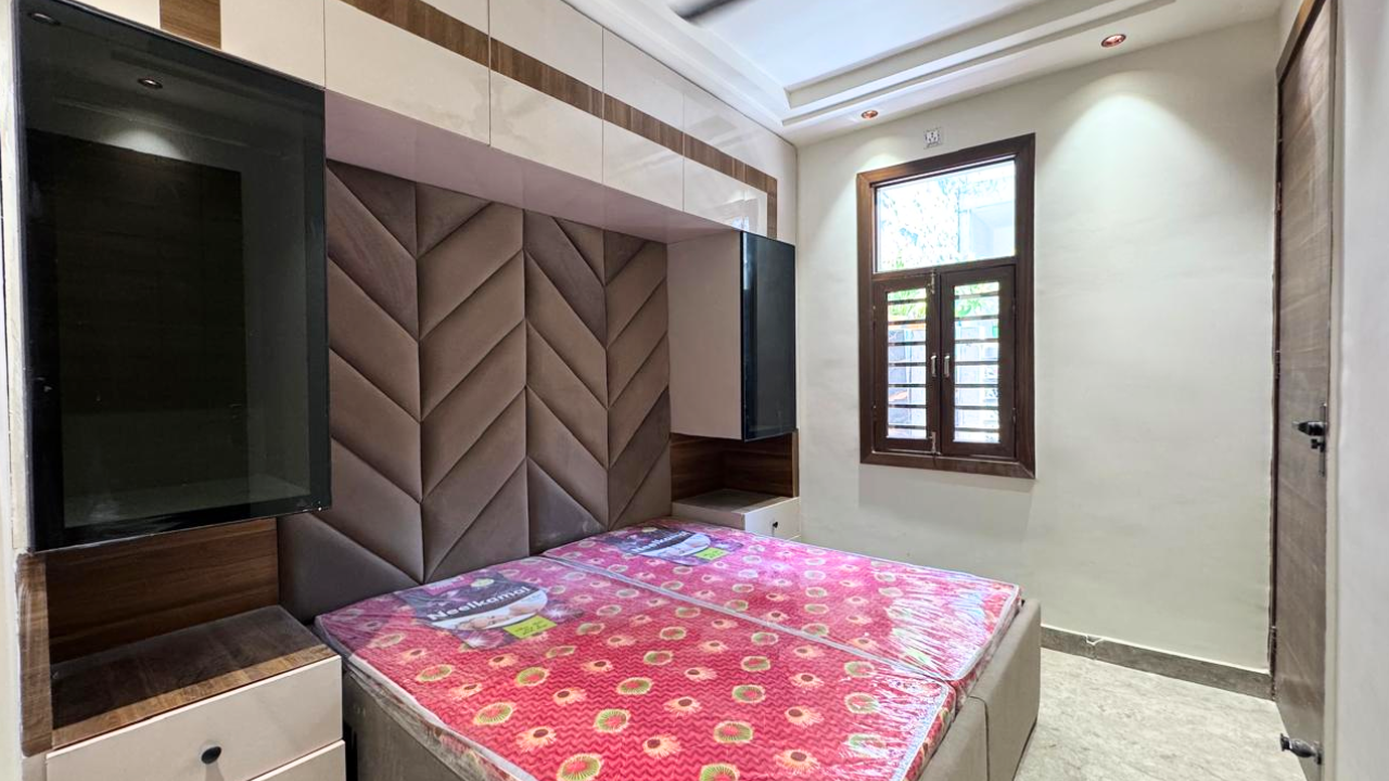 Low Budget 1 BHK Flat in Mohan Garden Near Dwarka Mor Metro Station