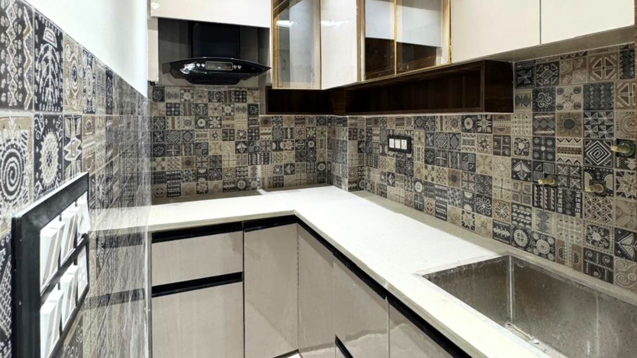 Low Budget 1 BHK Flat in Mohan Garden Near Dwarka Mor Metro Station