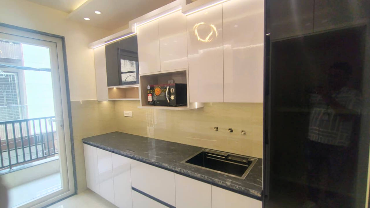 Spacious 3 BHK Independent Floor in Laxmi Vihar | Dwarka Mor Delhi