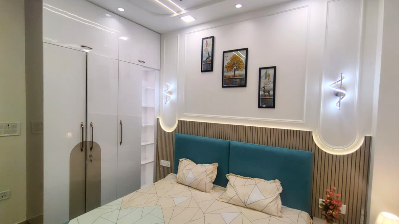 Spacious 3 BHK Independent Floor in Laxmi Vihar | Dwarka Mor Delhi