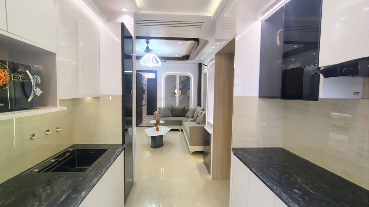 Spacious 3 BHK Independent Floor in Laxmi Vihar | Dwarka Mor Delhi